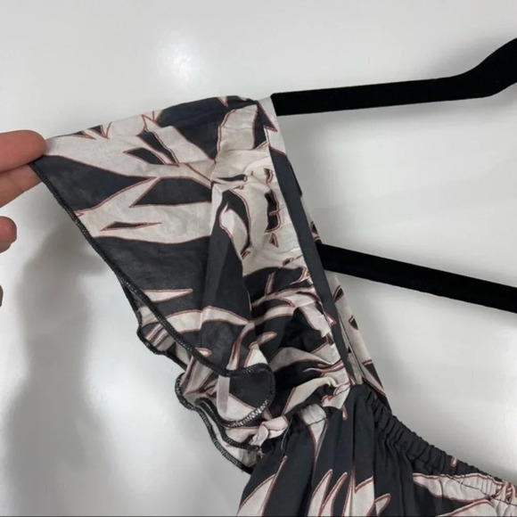 NEW Amuse Society Estella Charcoal Grey Leaf Print Romper Shorts Jumpsuit Small - Picture 9 of 9